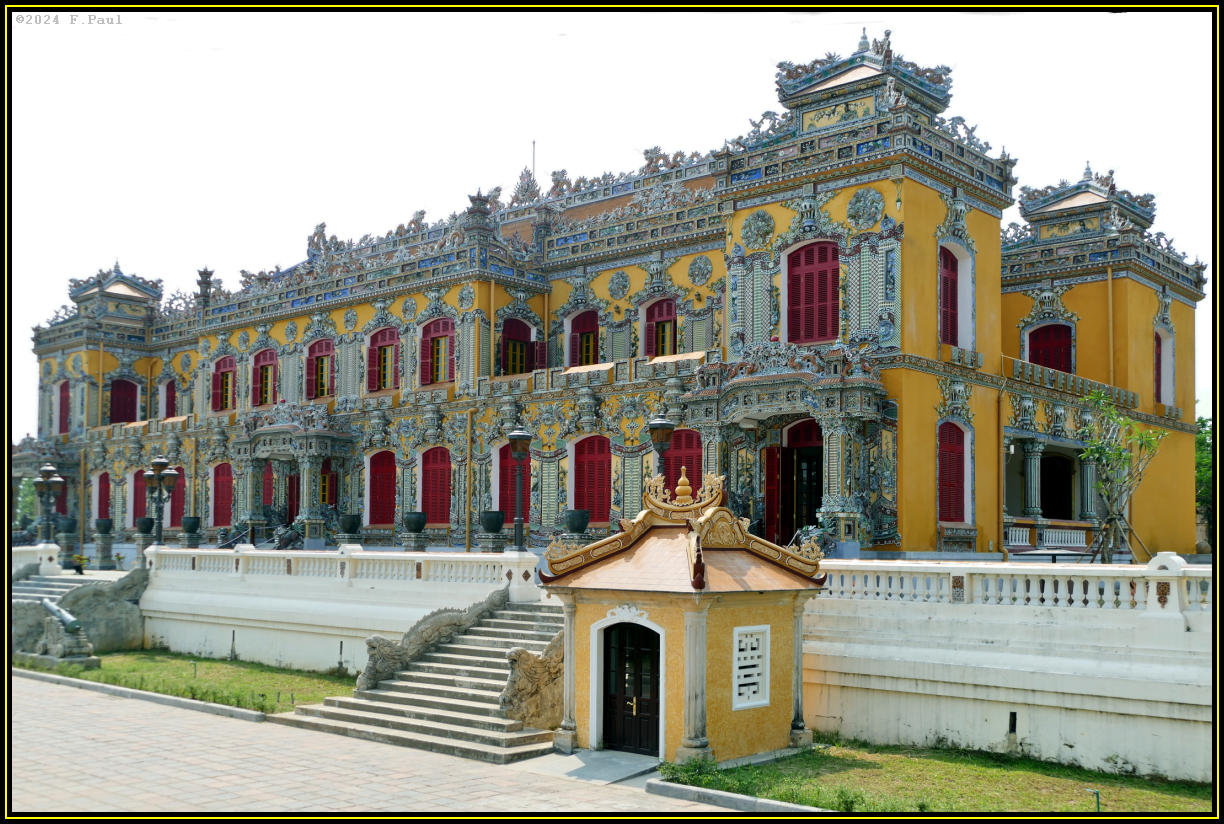 Kien Trung-Palast von au�en