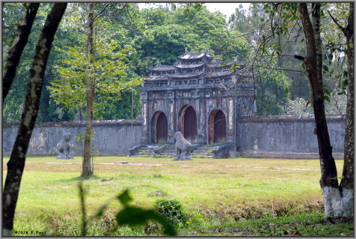 Minh Mangs-Thomb von au�en